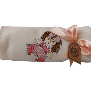 Manta Polar Diseño Muñeca Bordada