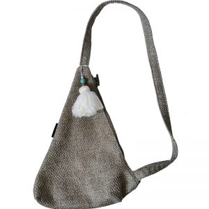 Morral Triangulo Beige con colgante
