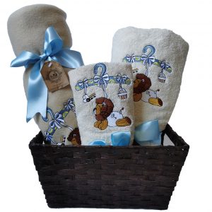 Canasto de Toallas y Manta de Polar León bordado